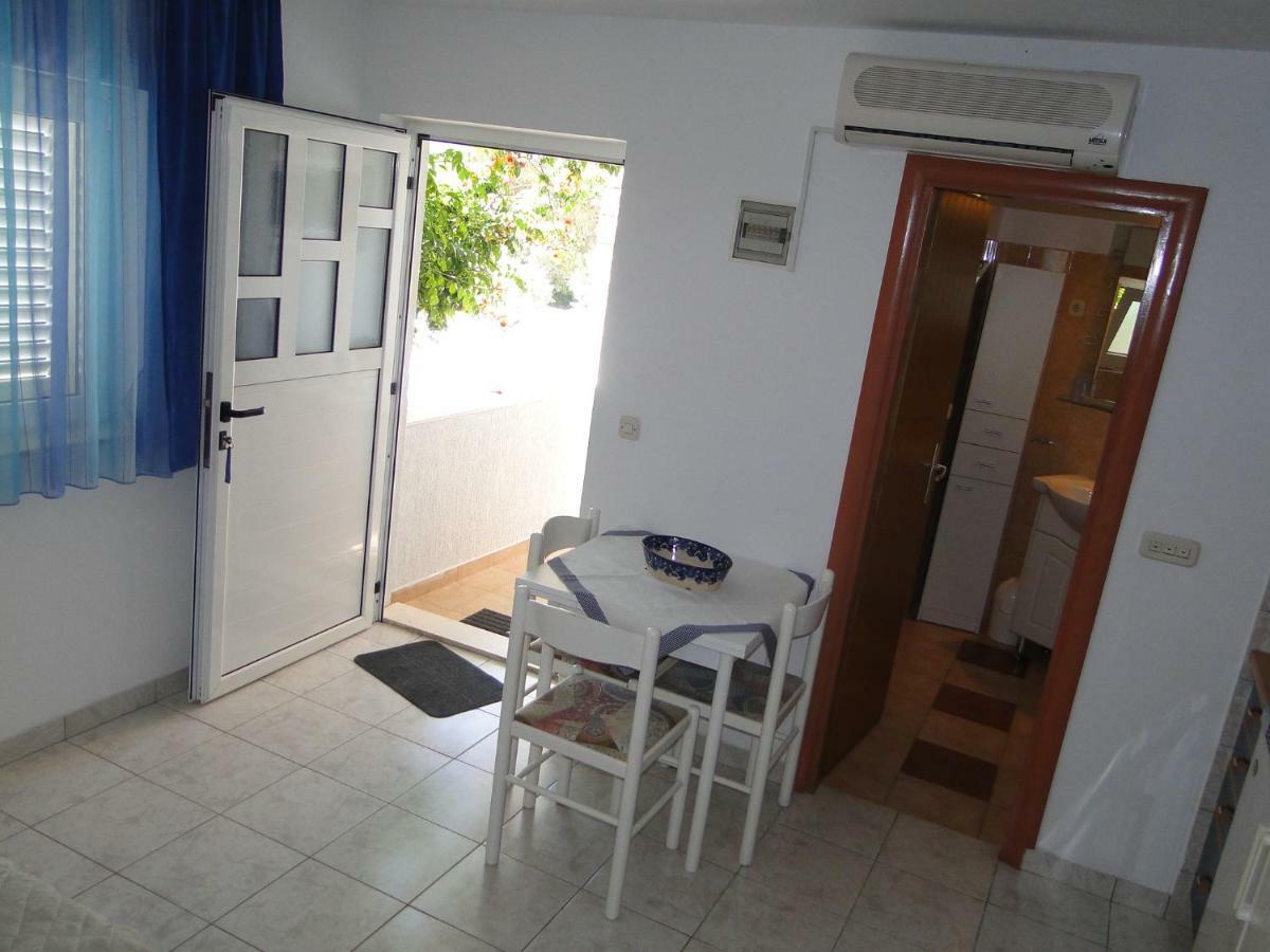 Mir Apartments Primosten Exterior photo